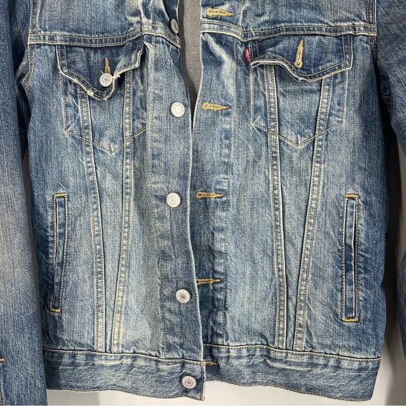 Levis Blue Denim Jean Trucker Jacket Size
Small  Regular Wash Men Pockets - Picture 3 of 9